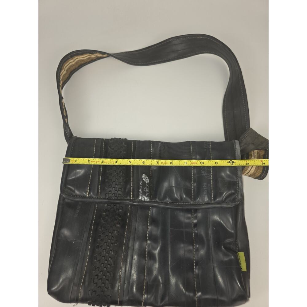 Totally Tubular Design Upcycled Bicycle Inner Tube Messenger Bag - Picture 12 of 14